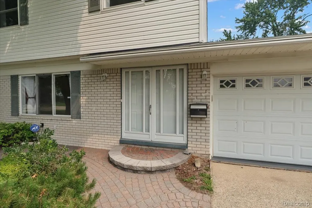 11225 Alwardt Drive Sterling Heights City MI 48313