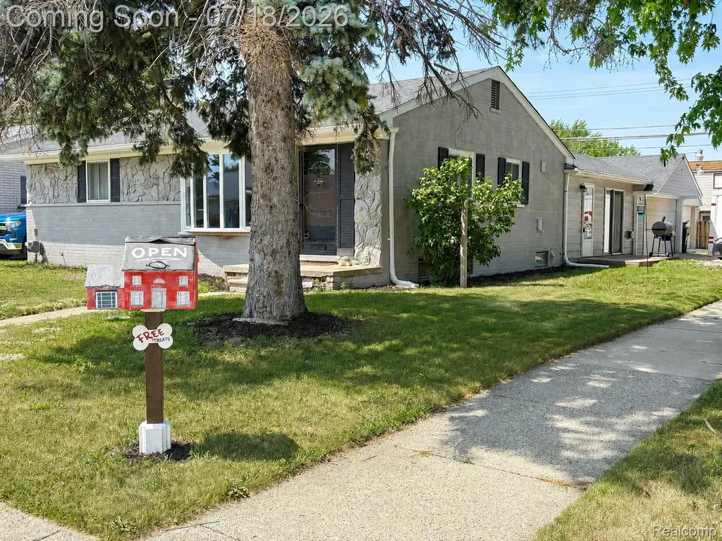 31214 Geraldine Street Westland City MI 48185