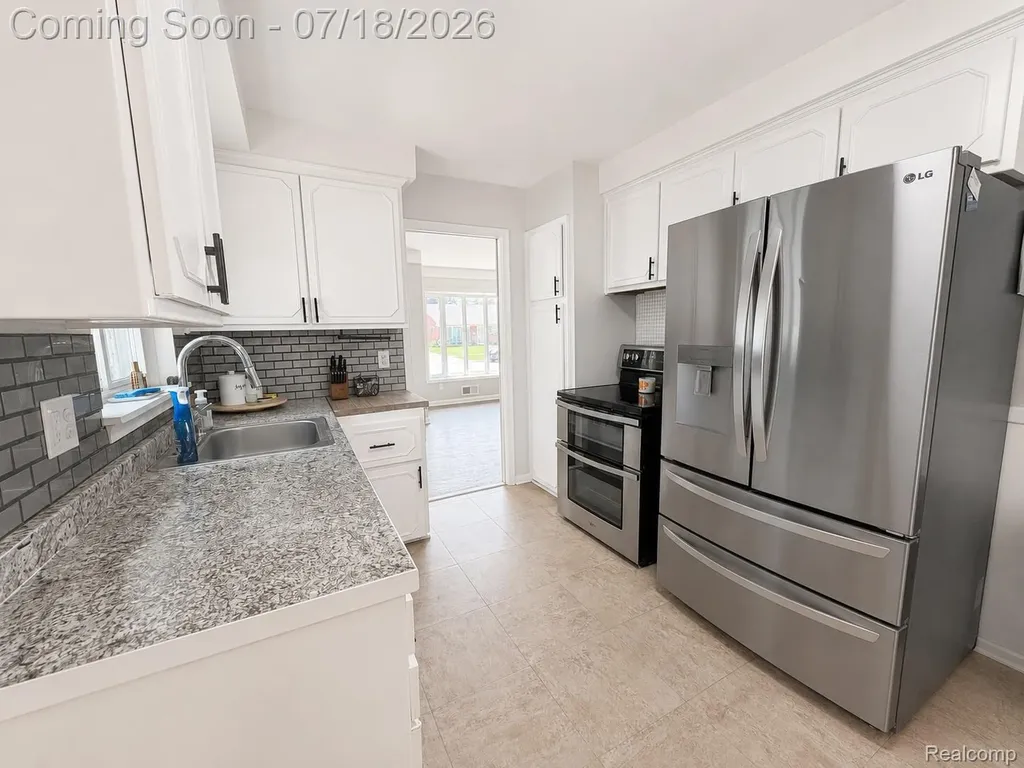 31214 Geraldine Street Westland City MI 48185