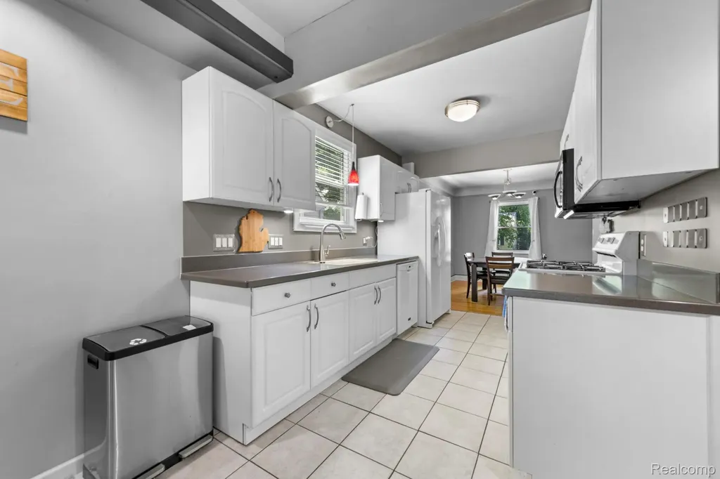 1103 Hoffman Royal Oak City MI 48067