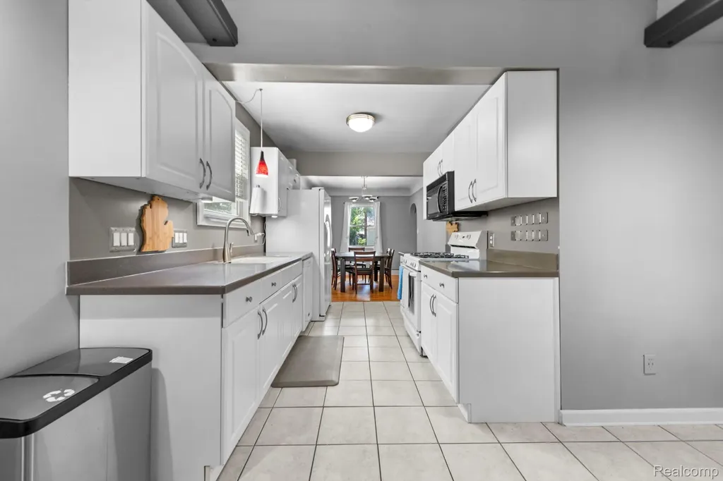 1103 Hoffman Royal Oak City MI 48067
