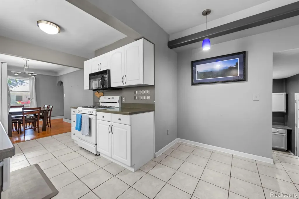 1103 Hoffman Royal Oak City MI 48067