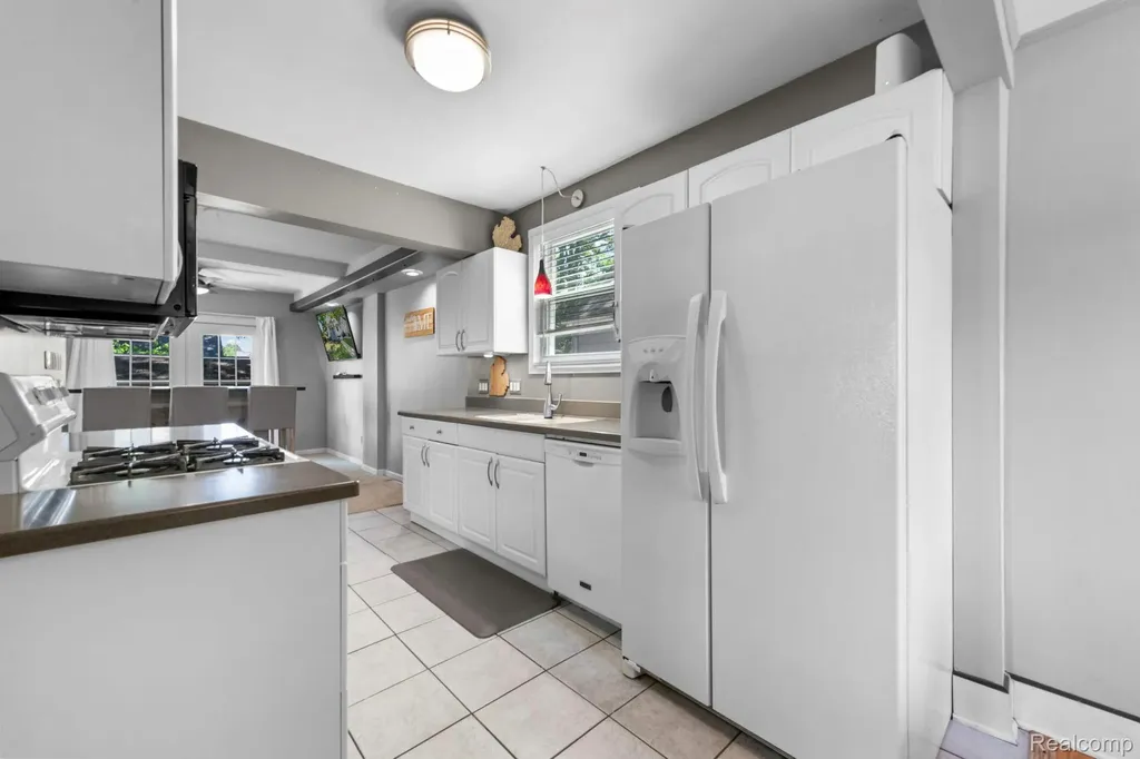 1103 Hoffman Royal Oak City MI 48067