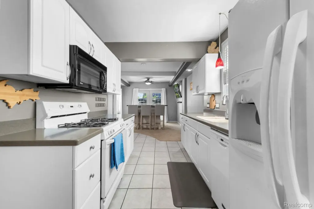 1103 Hoffman Royal Oak City MI 48067