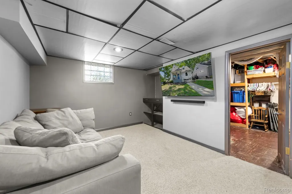 1103 Hoffman Royal Oak City MI 48067