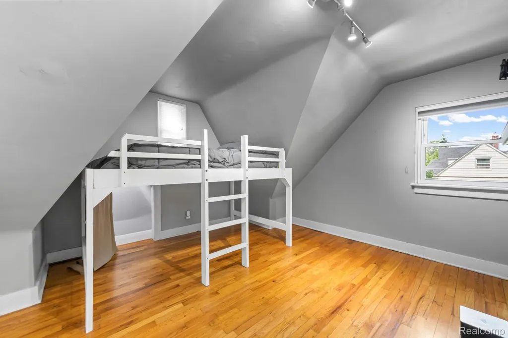 1103 Hoffman Royal Oak City MI 48067