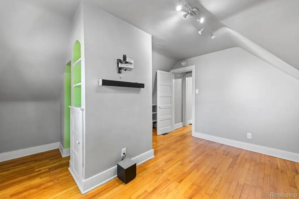 1103 Hoffman Royal Oak City MI 48067