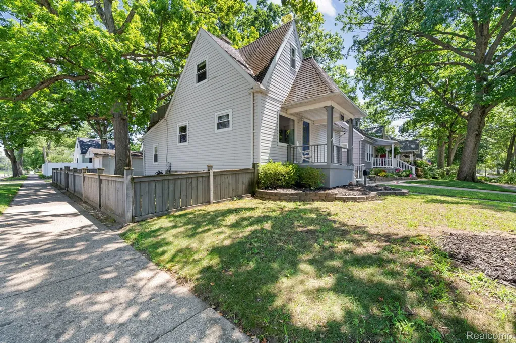 1103 Hoffman Royal Oak City MI 48067