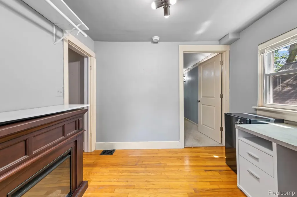 1103 Hoffman Royal Oak City MI 48067