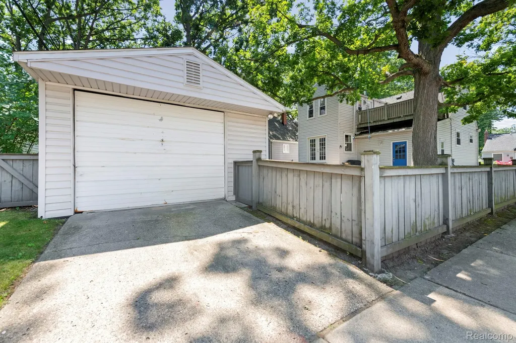 1103 Hoffman Royal Oak City MI 48067