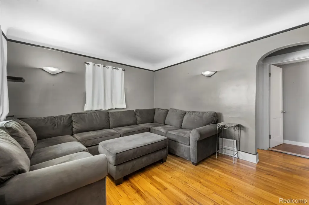 1103 Hoffman Royal Oak City MI 48067