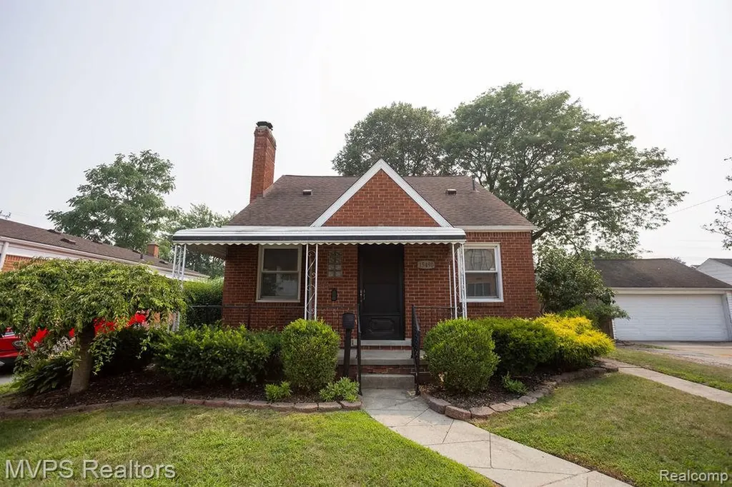15490 Couzens Avenue Eastpointe City MI 48021