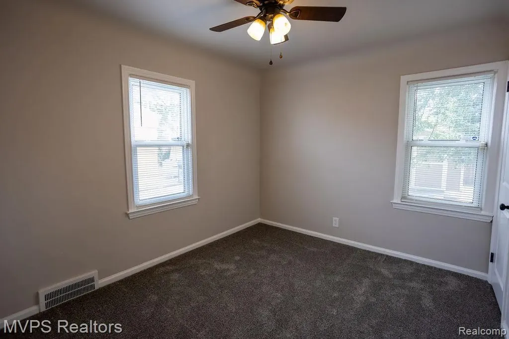 15490 Couzens Avenue Eastpointe City MI 48021