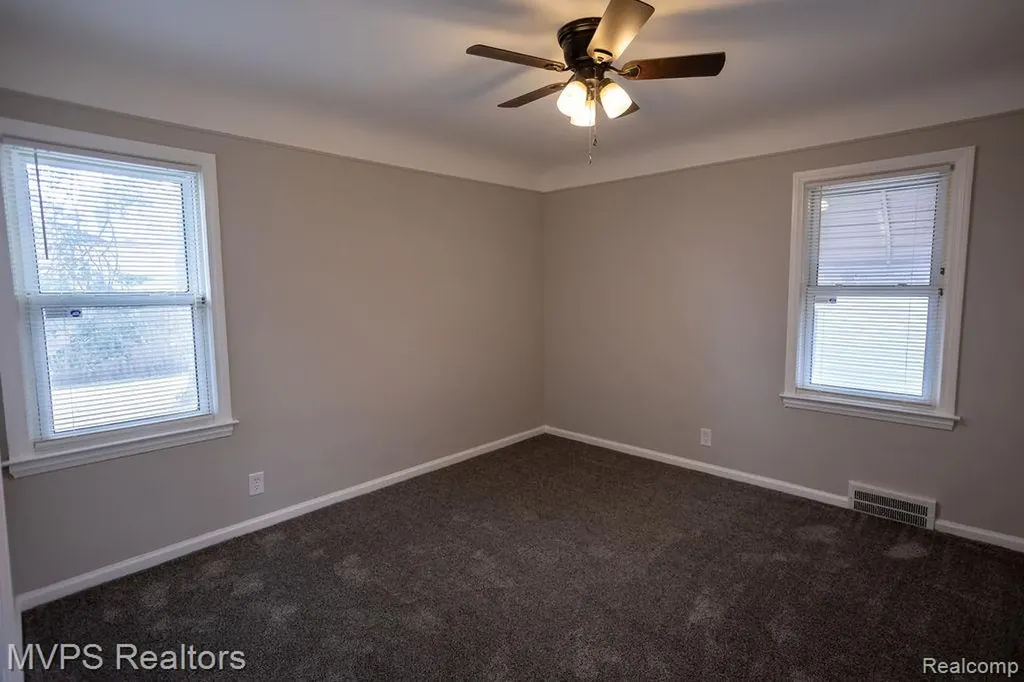 15490 Couzens Avenue Eastpointe City MI 48021