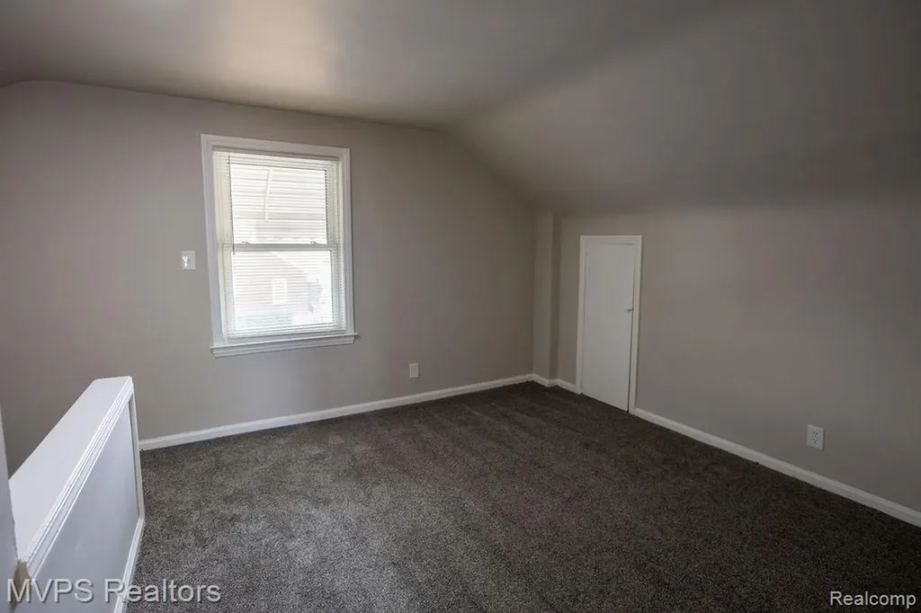 15490 Couzens Avenue Eastpointe City MI 48021