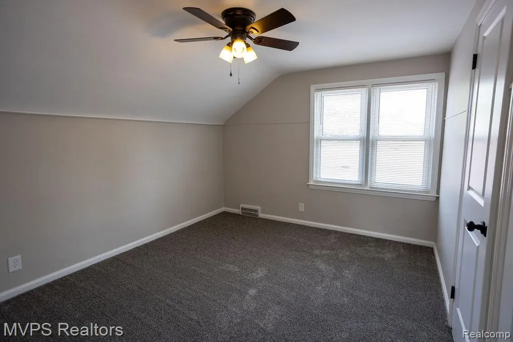 15490 Couzens Avenue Eastpointe City MI 48021