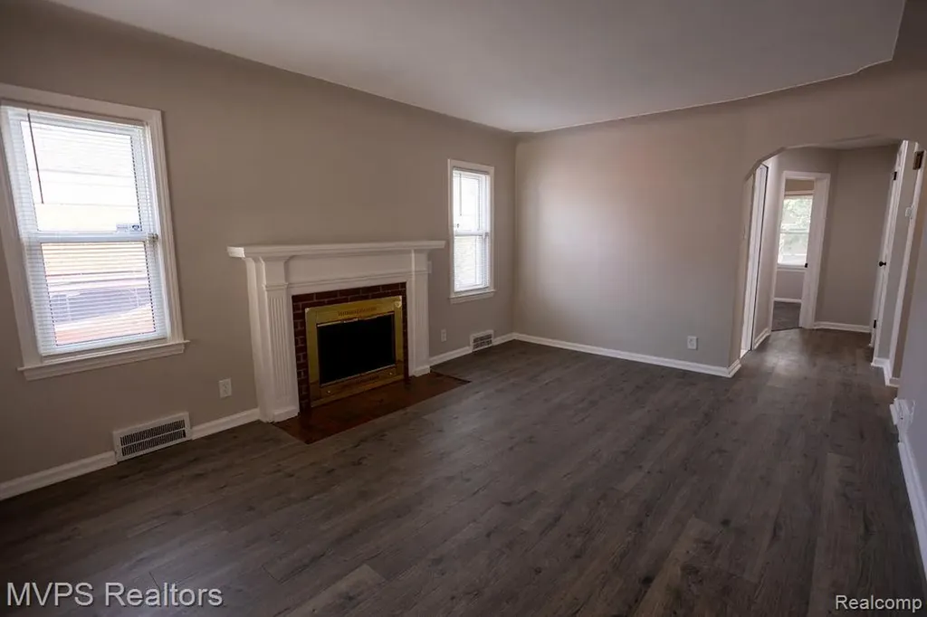 15490 Couzens Avenue Eastpointe City MI 48021