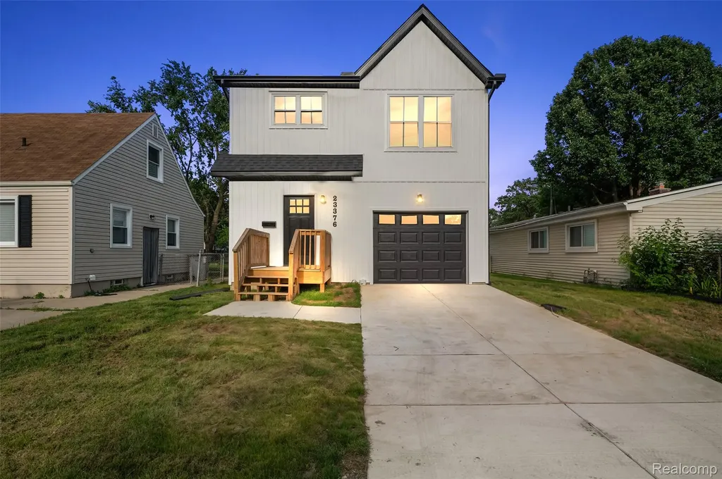 23376 Vassar Avenue Hazel Park City MI 48030