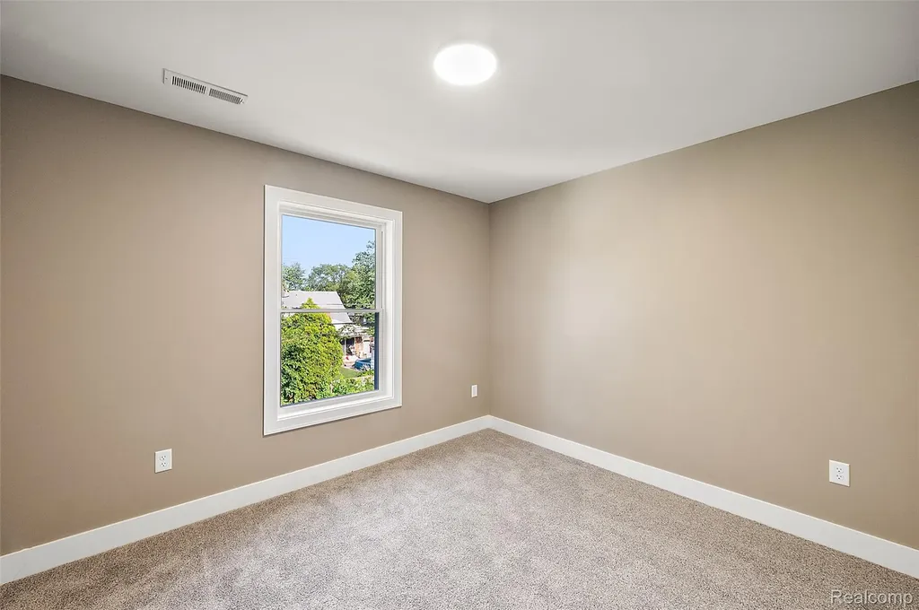 23376 Vassar Avenue Hazel Park City MI 48030