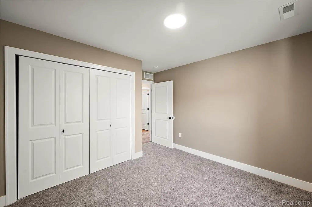 23376 Vassar Avenue Hazel Park City MI 48030