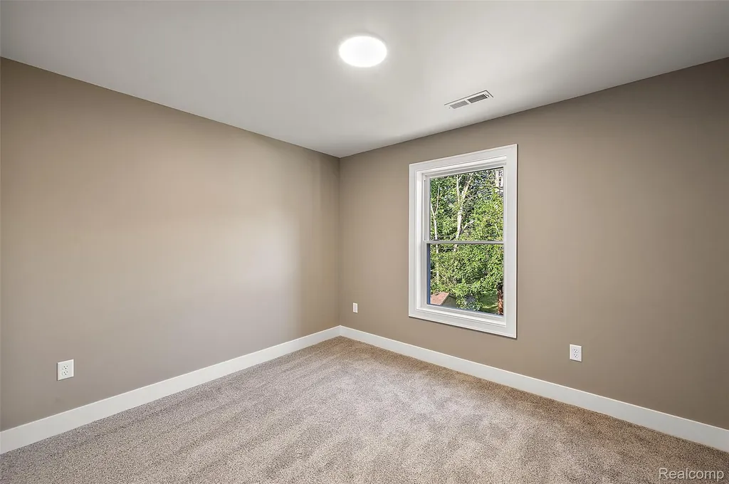 23376 Vassar Avenue Hazel Park City MI 48030