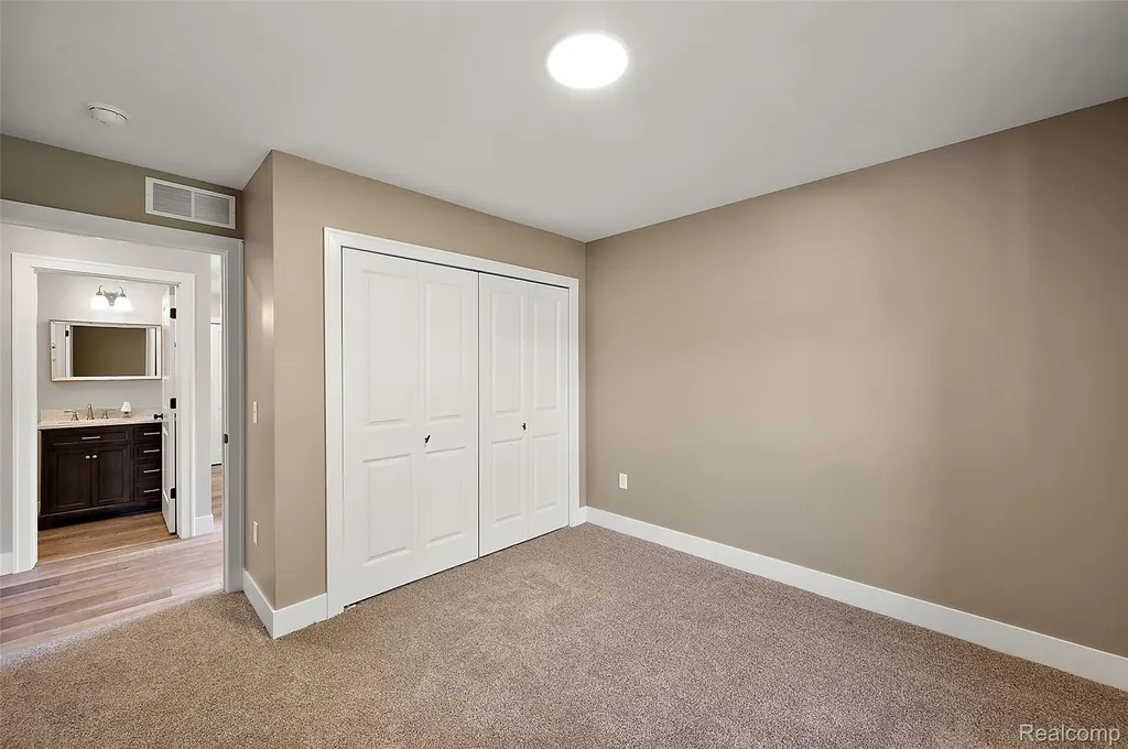 23376 Vassar Avenue Hazel Park City MI 48030