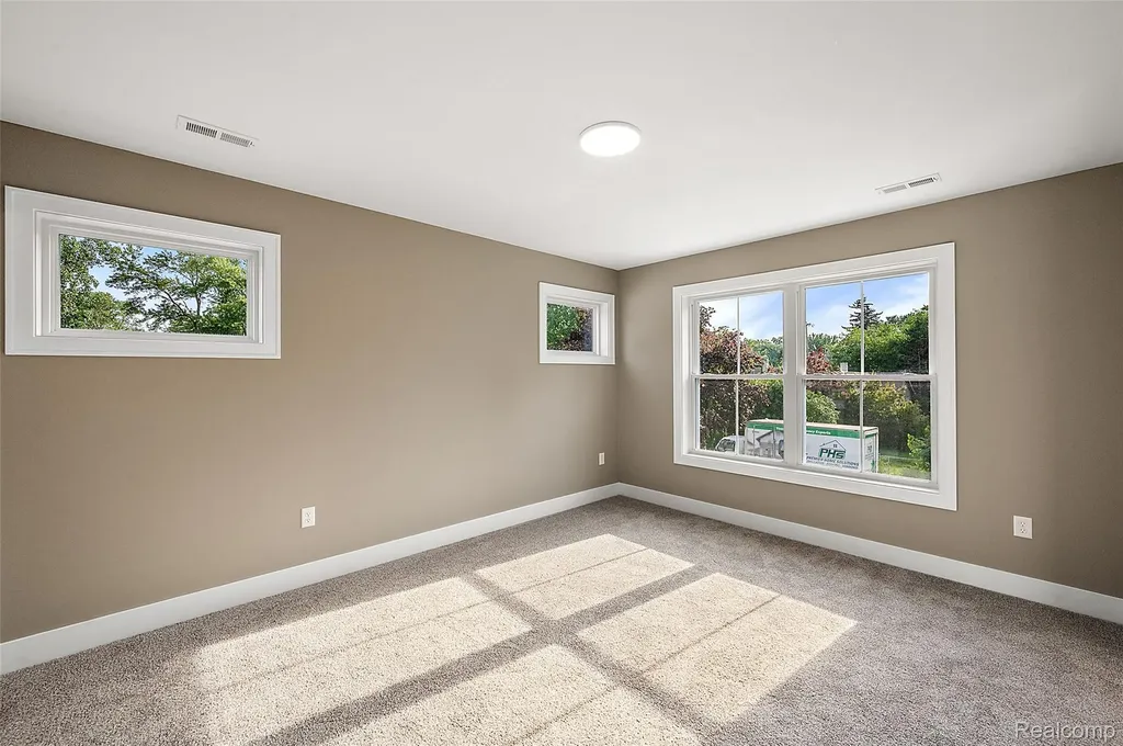 23376 Vassar Avenue Hazel Park City MI 48030