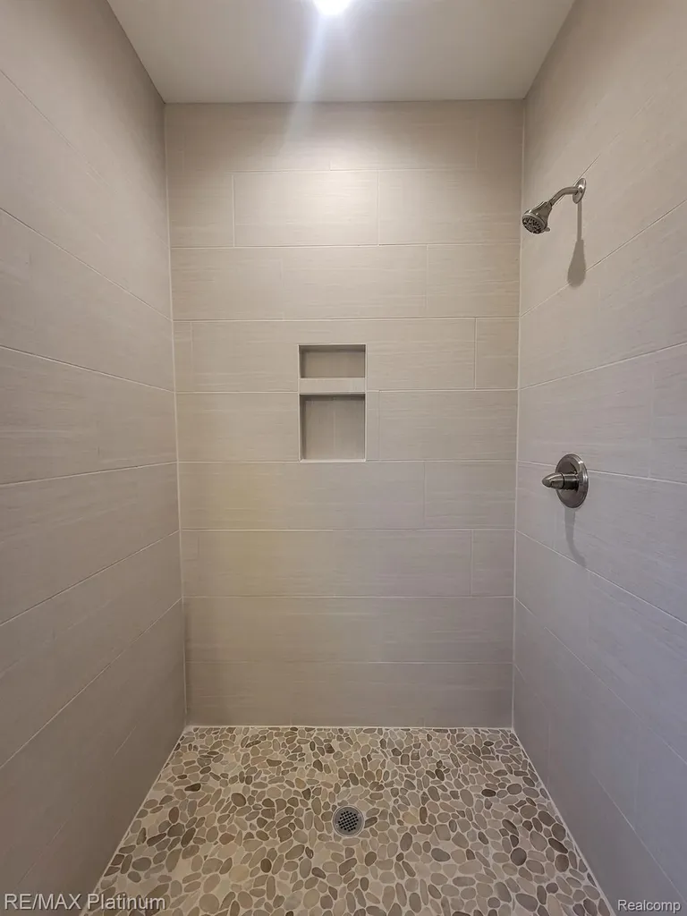6251 Brook Stone Lane Fenton Charter Township MI 48451