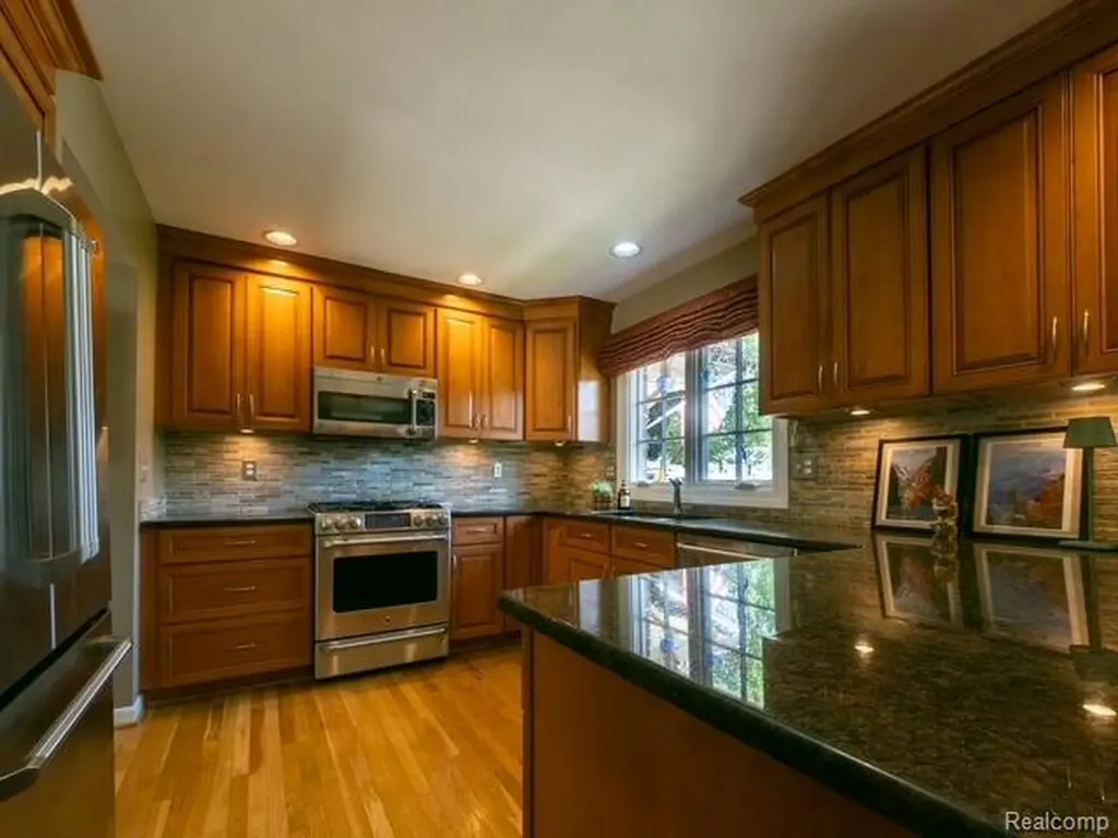 4923 Dusk Drive Shelby Charter Township MI 48316
