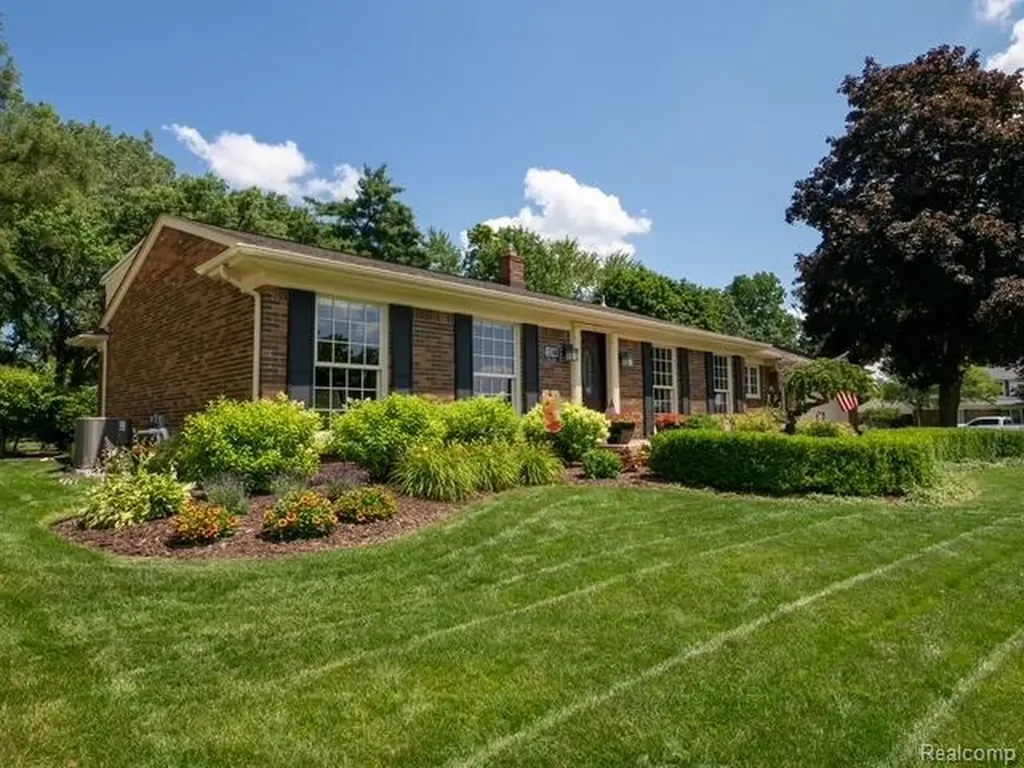 4923 Dusk Drive Shelby Charter Township MI 48316
