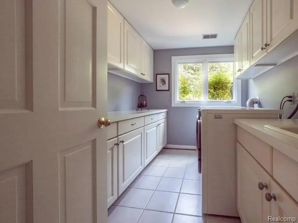 4923 Dusk Drive Shelby Charter Township MI 48316
