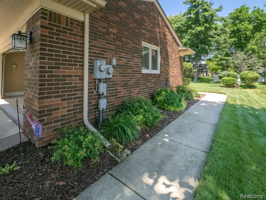 4923 Dusk Drive Shelby Charter Township MI 48316