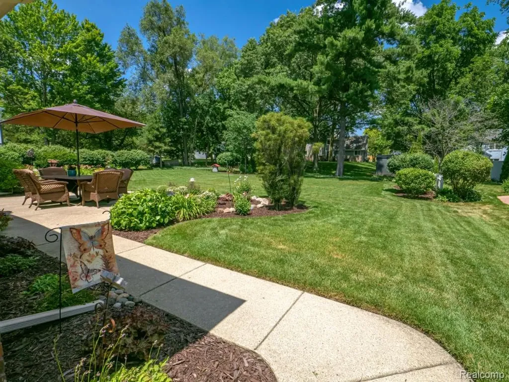 4923 Dusk Drive Shelby Charter Township MI 48316
