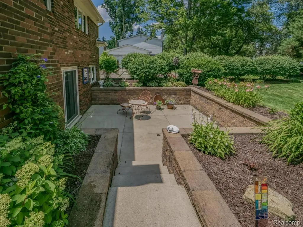 4923 Dusk Drive Shelby Charter Township MI 48316