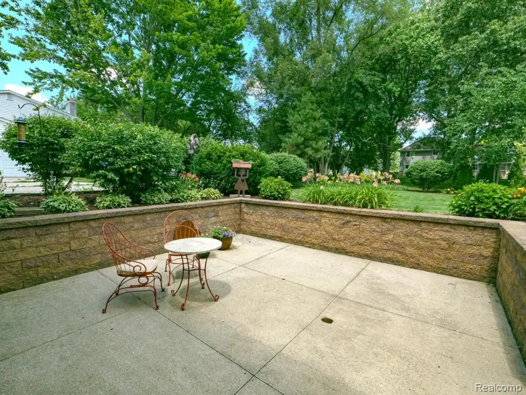 4923 Dusk Drive Shelby Charter Township MI 48316