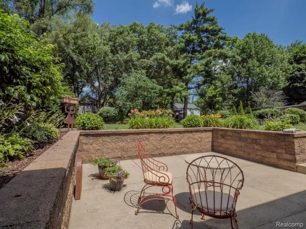 4923 Dusk Drive Shelby Charter Township MI 48316