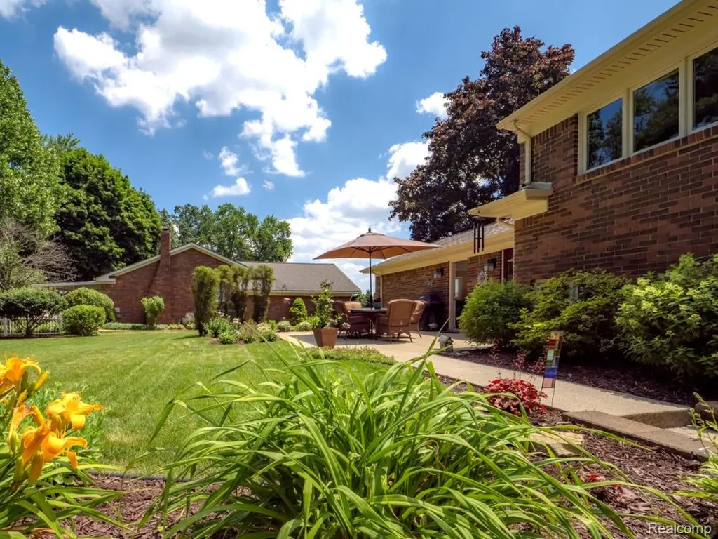 4923 Dusk Drive Shelby Charter Township MI 48316