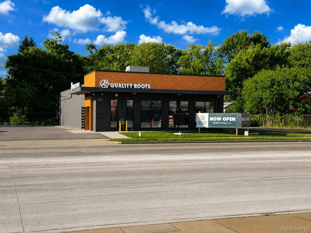 41 E Walton Boulevard Pontiac City MI 48340