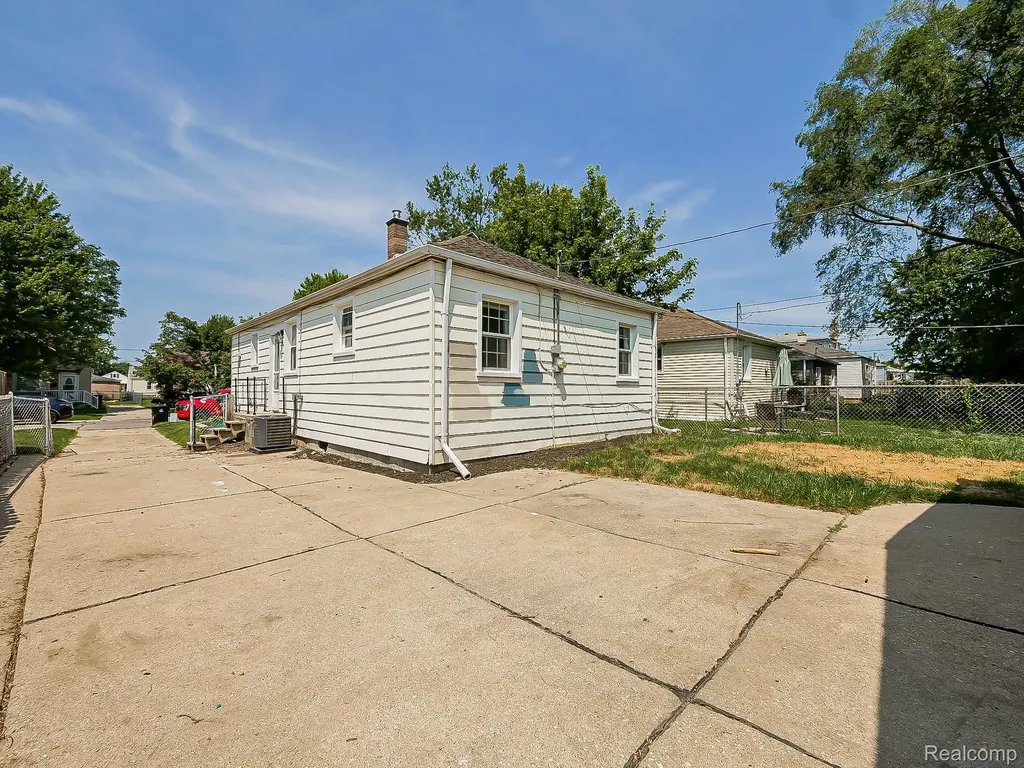 3855 18th Street Wyandotte City MI 48192
