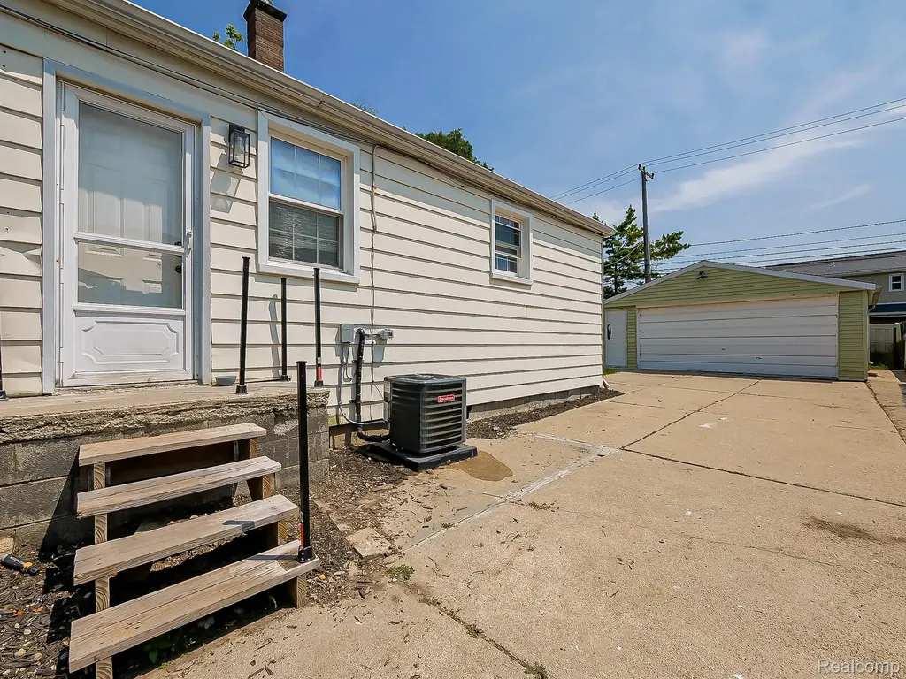 3855 18th Street Wyandotte City MI 48192
