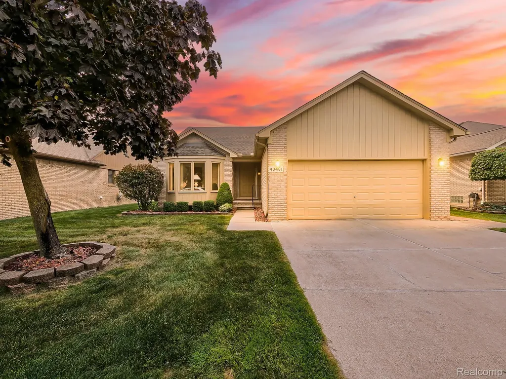 43461 Pointe Drive Clinton Charter Township MI 48038