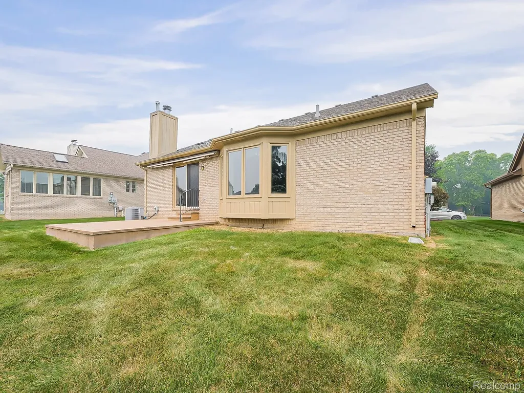 43461 Pointe Drive Clinton Charter Township MI 48038