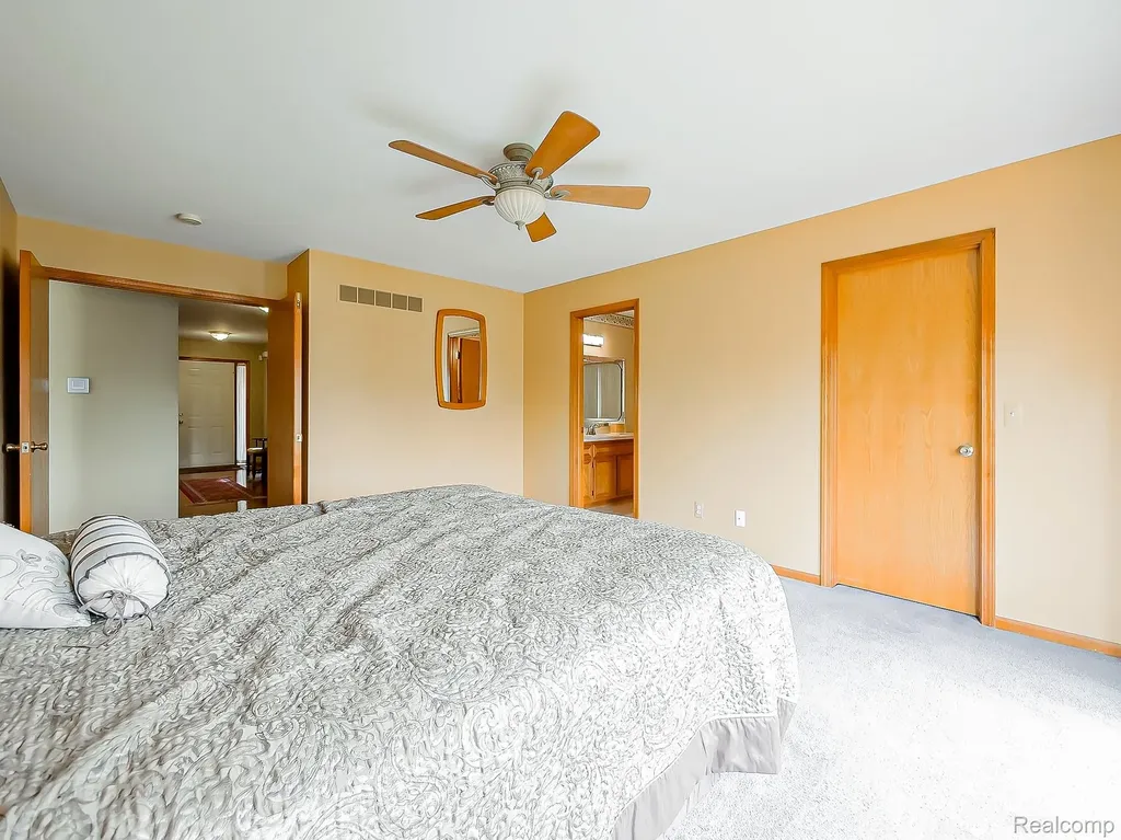 43461 Pointe Drive Clinton Charter Township MI 48038