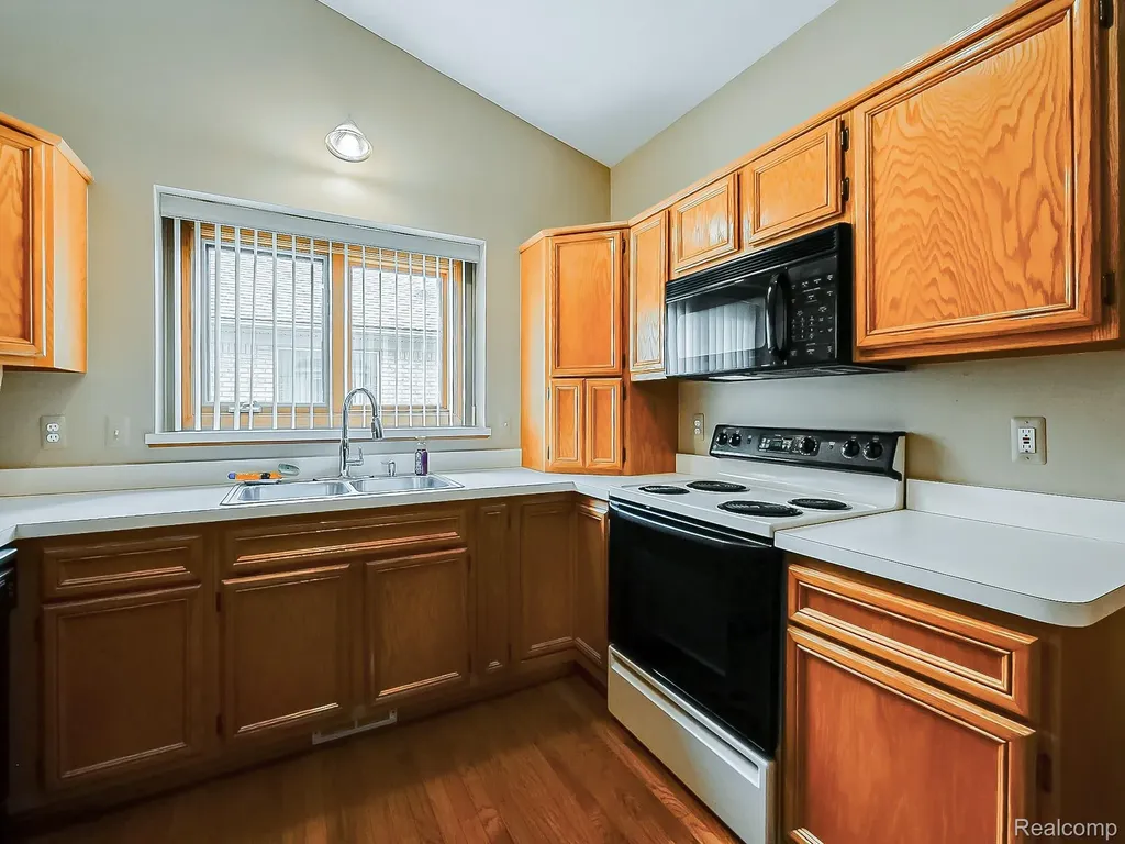 43461 Pointe Drive Clinton Charter Township MI 48038