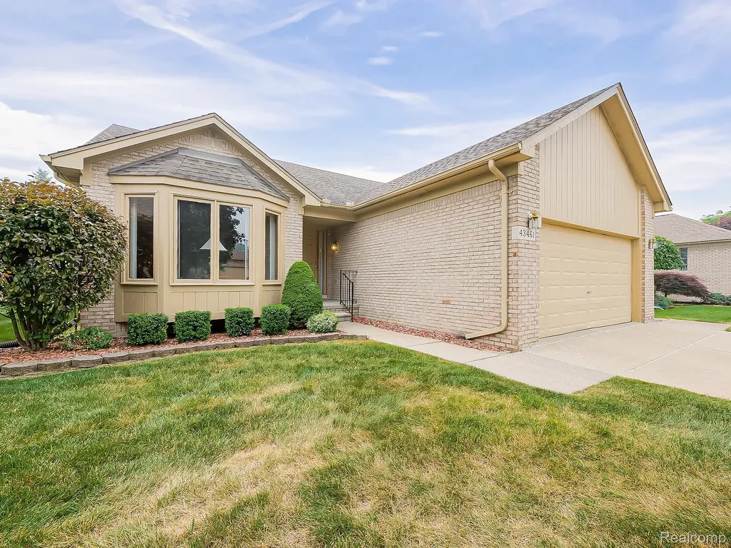 43461 Pointe Drive Clinton Charter Township MI 48038