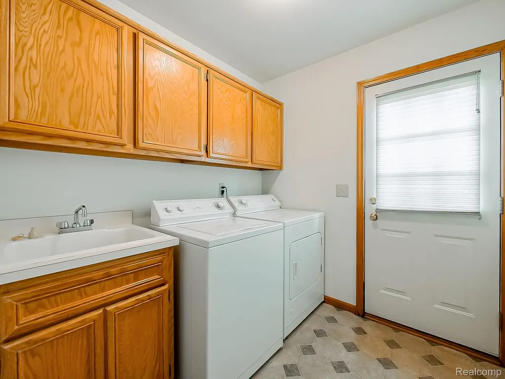 43461 Pointe Drive Clinton Charter Township MI 48038