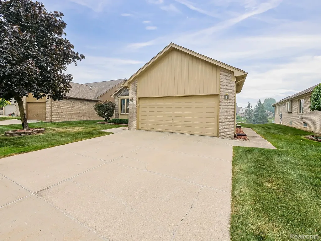 43461 Pointe Drive Clinton Charter Township MI 48038