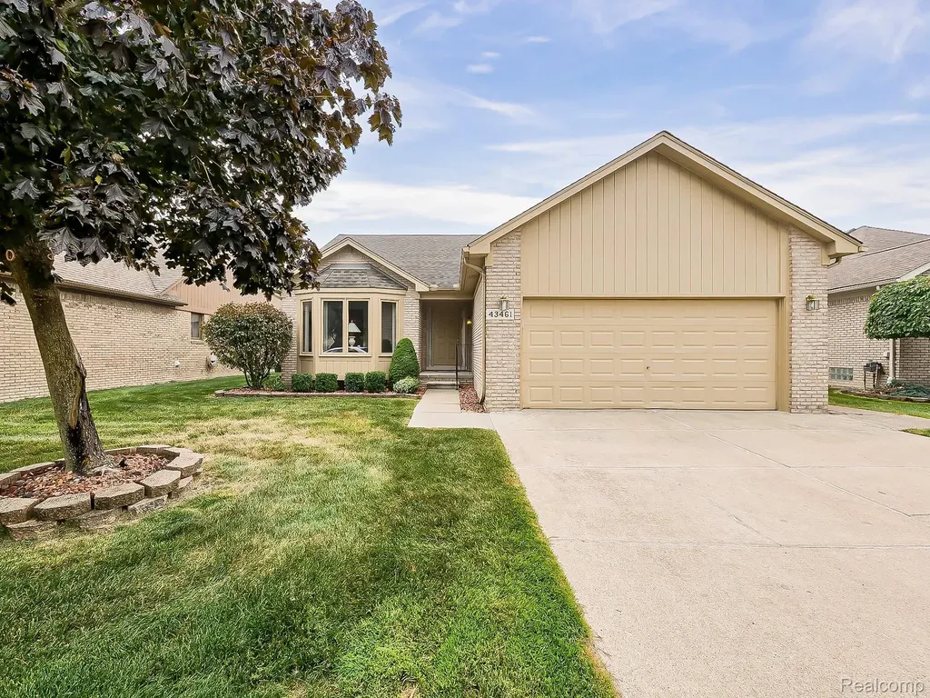 43461 Pointe Drive Clinton Charter Township MI 48038