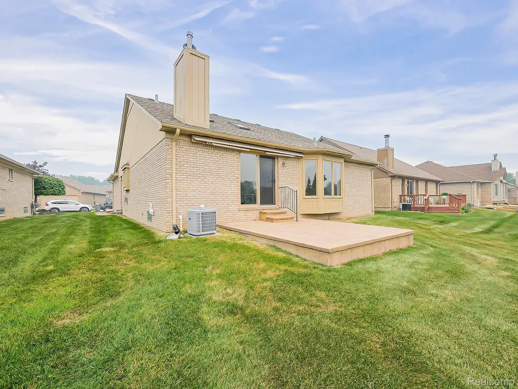 43461 Pointe Drive Clinton Charter Township MI 48038
