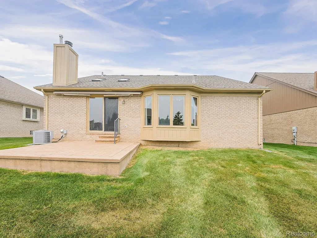 43461 Pointe Drive Clinton Charter Township MI 48038